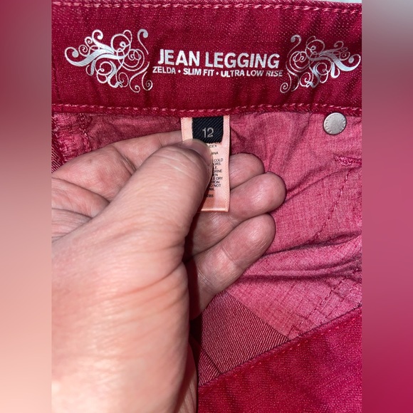 NWT Express Jeans/Zelda, sz 12. Slim fit in a berry color. - Picture 9 of 11